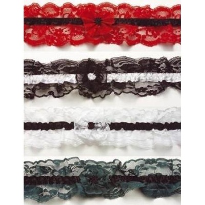 Quatro ligas de renda em vermelho, preto, branco e verde escuro com faixas e flores de renda