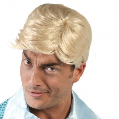Peruca curta masculina loiro claro com cabelo liso e ligeiramente ondulado