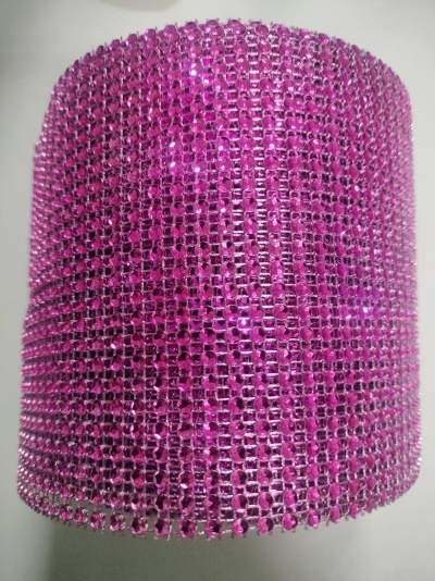 Pulseira larga com pedras rosa brilhantes