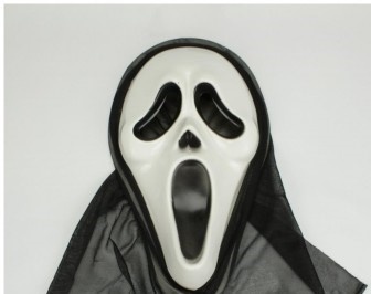 Máscara de rosto assustador com tecido preto