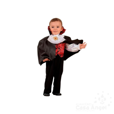 Criança com fato de vampiro em fundo branco