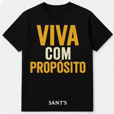 T-shirt preta com texto motivacional 'VIVA COM PROPÓSITO' e marca 'SANT'S'