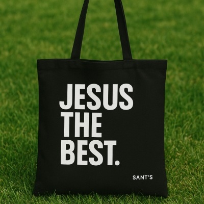 Saco preto com texto branco 'JESUS THE BEST.'
