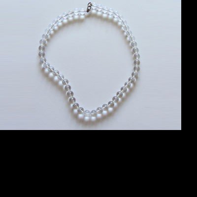 colar transparente com contas redondas e fecho metálico