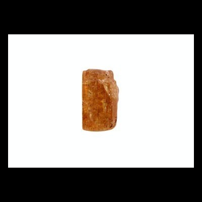 pedra preciosa castanha polida em fundo branco