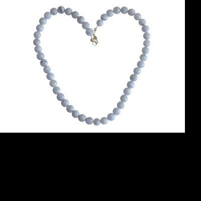 Colar de contas cinza-azul dispostas em forma de coração com fecho prateado