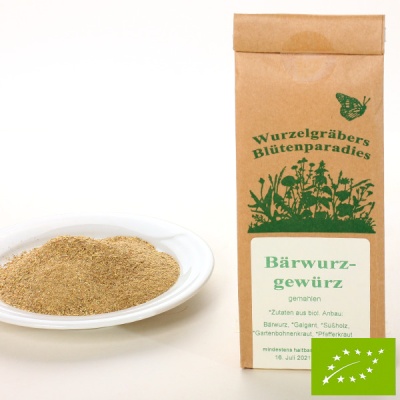 Pacote de especiaria moída Bärwurz-gewürz em papel castanho com prato branco