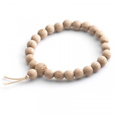 Pulseira de contas redondas em madeira clara com cordel natural