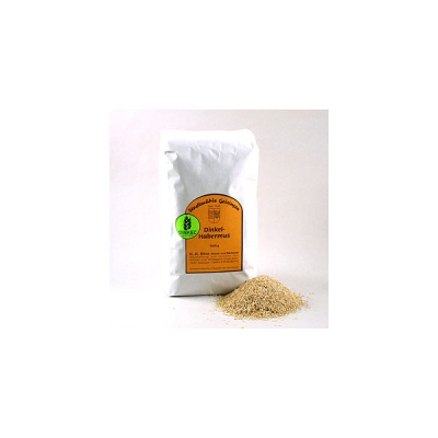 Pacote branco com farinha clara ao lado