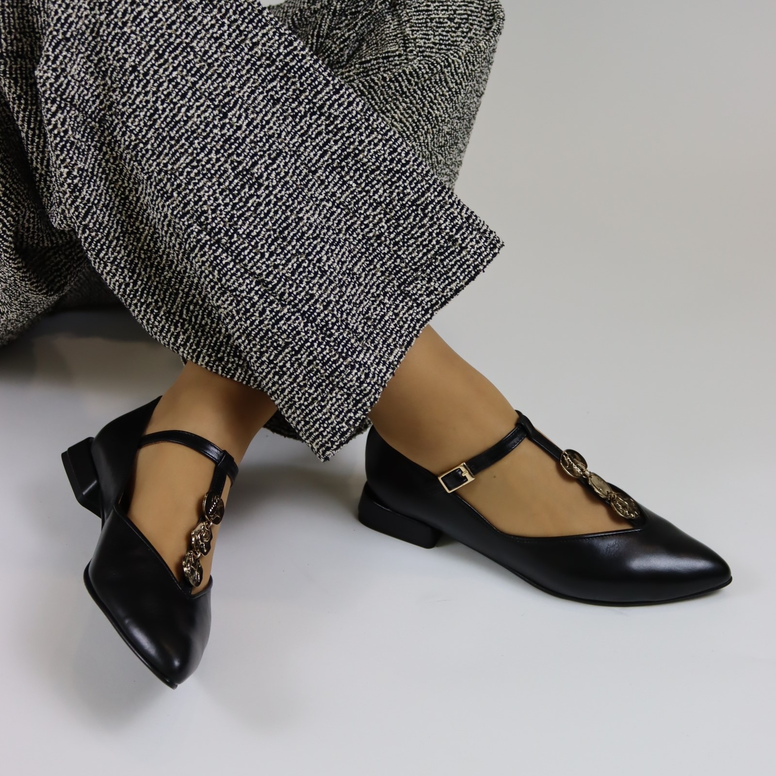 DANIELASHOES :: Sapato preto com aplicação DANIELASHOES :: Sapato preto com aplicação