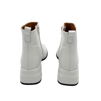 INVOGUE :: Botas Branco verniz