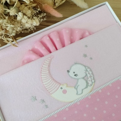 Manta cor-de-rosa para bebé com bordado de lua e ouriço, decorada com flores secas