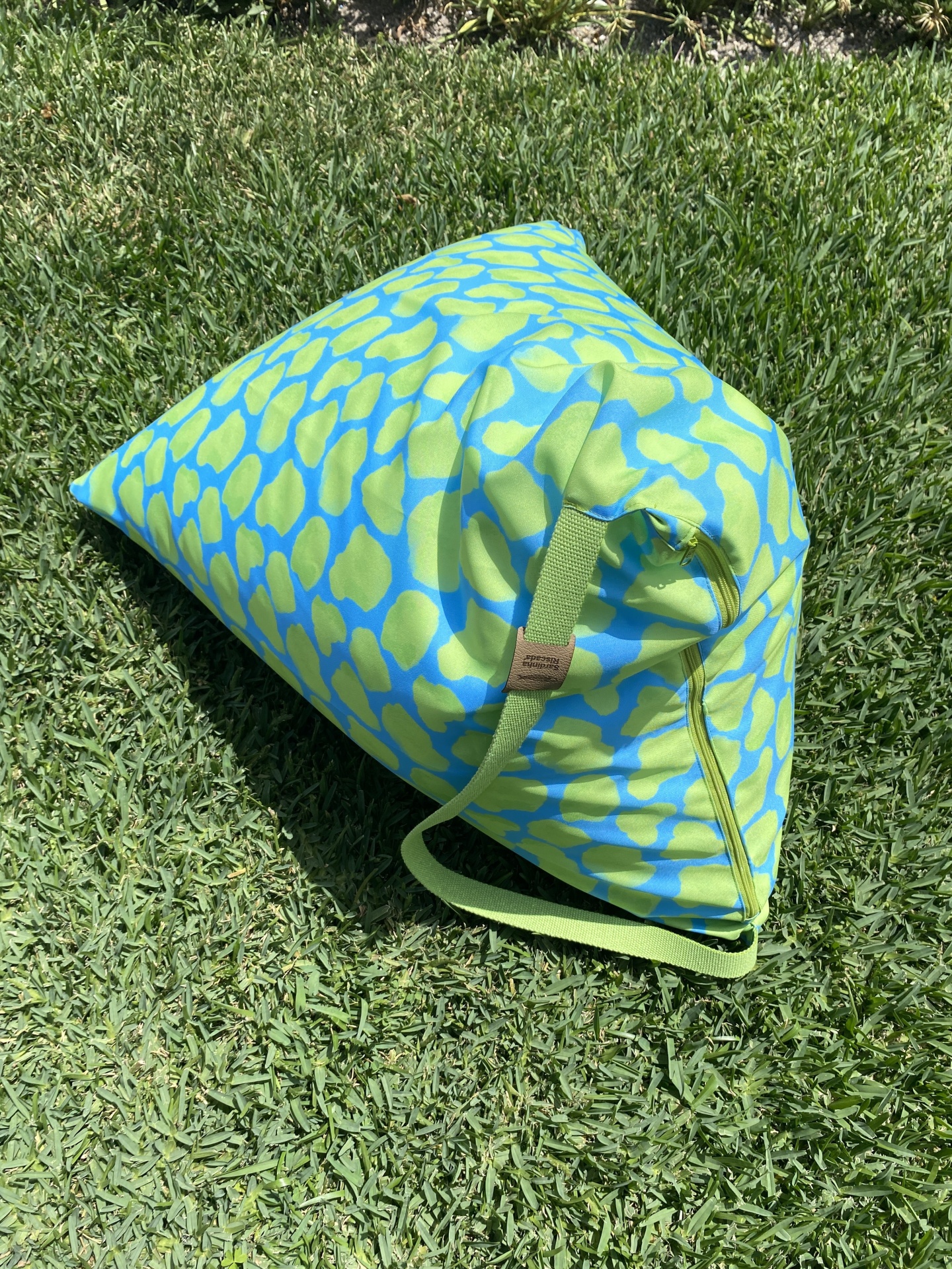 Puff de praia - Manchas verde e azul Puff de praia - Manchas verde e azul