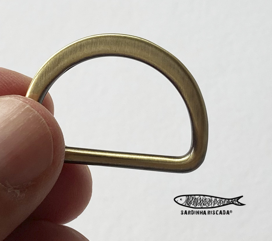 Argola Meia Lua Premium - Ouro Escuro Argola Meia Lua Premium - Ouro Escuro