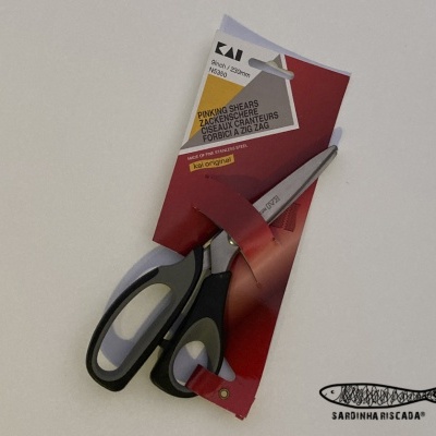 Tesoura Kai Zig Zag de 23cm