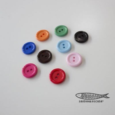 Botões de plástico