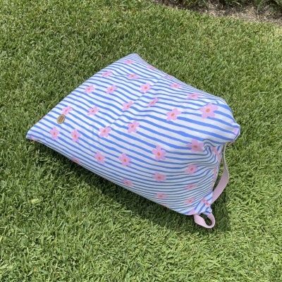 Puff de praia - Risca azul com flores