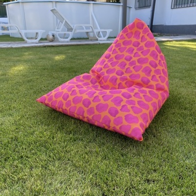 Puff de praia - Manchas rosa e laranja