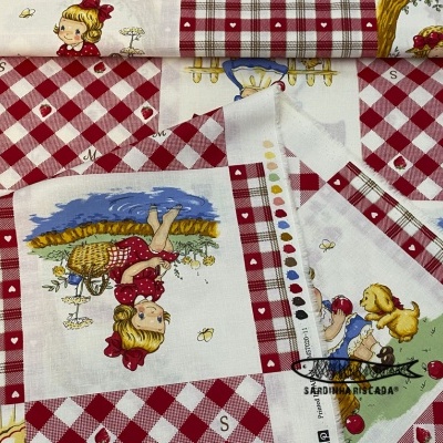 Margret & Sophie - Panel with a cute doll - Red Margret & Sophie - Panel with a cute doll - Red