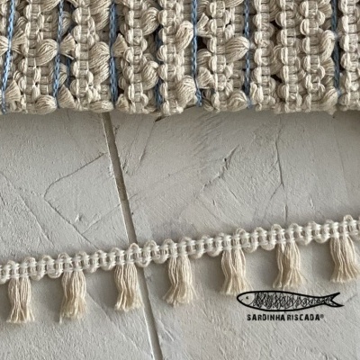 Franja com galão curta