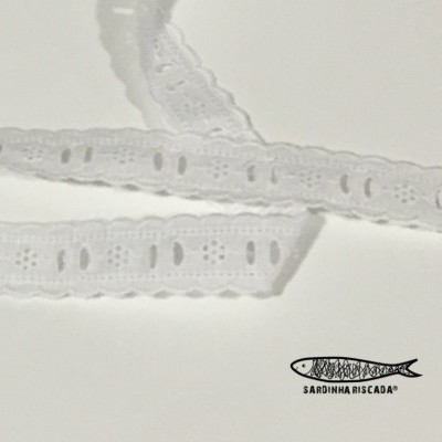 BORDADO INGLÊS PASSA-FITA 25MM