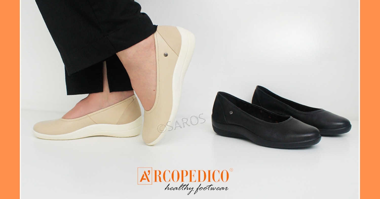 Dois pares de sapatilhas ARCODEPICO, uma bege clara e uma preta, fundo branco