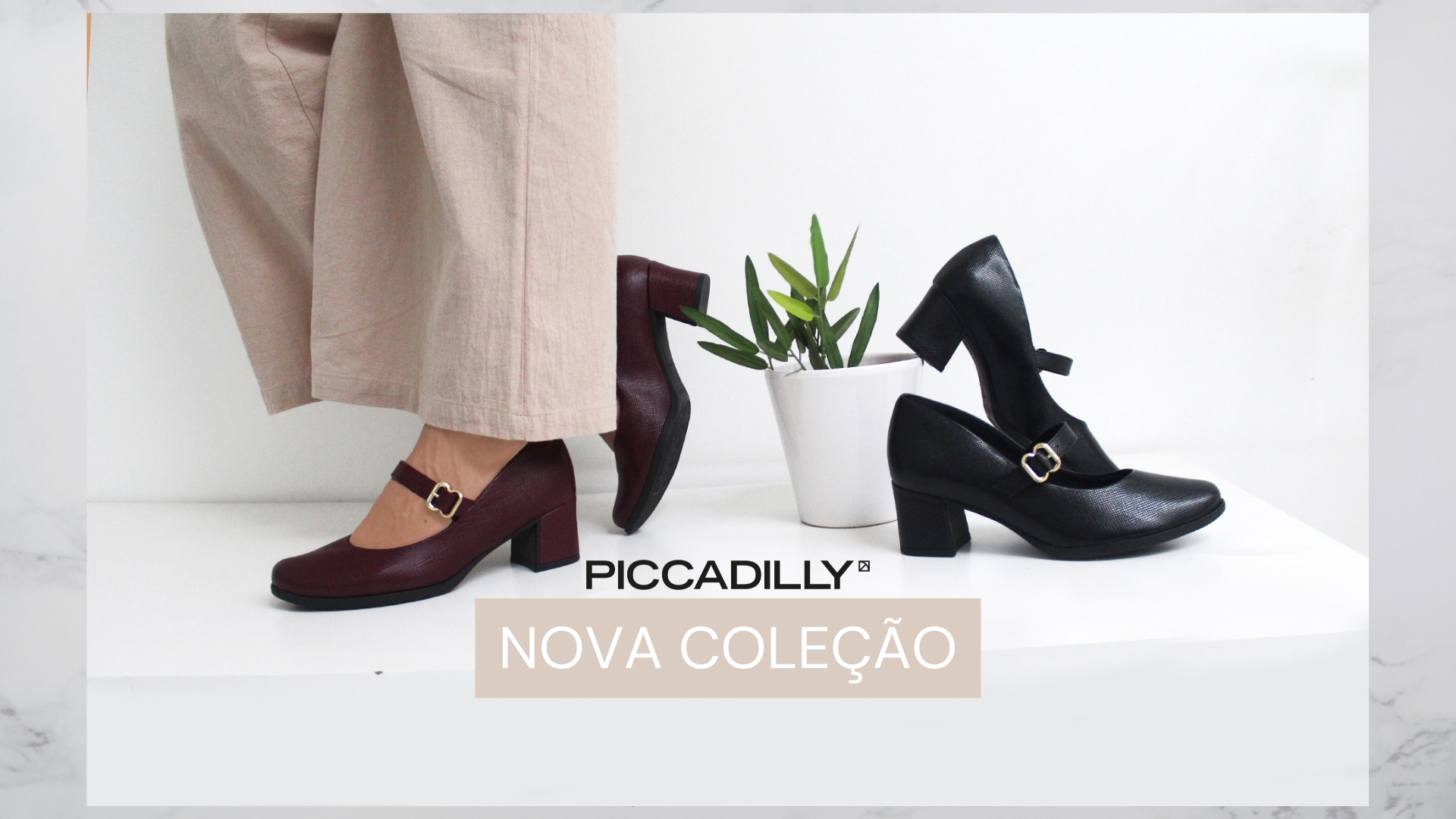 Sapatos de salto alto tipo boneca vinho e preto com fivela junto a planta em vaso branco