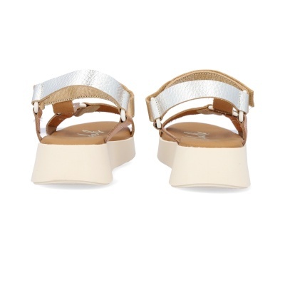 Sandálias femininas prateadas com salto plataforma branco e tiras ajustáveis