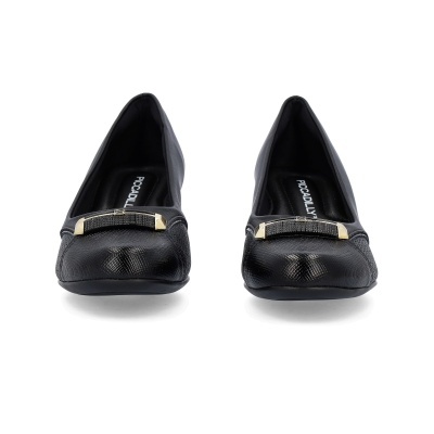 Sapatos rasos pretos femininos com detalhe dourado