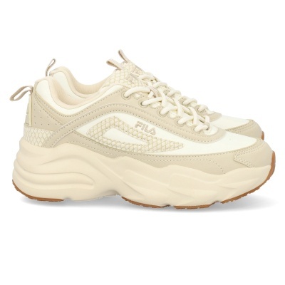 Ténis FILA em tons creme com sola grossa e padrão de pele de réptil