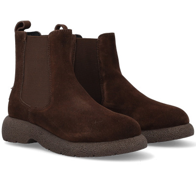 Botins Chelsea em camurça marrom com sola texturizada castanha