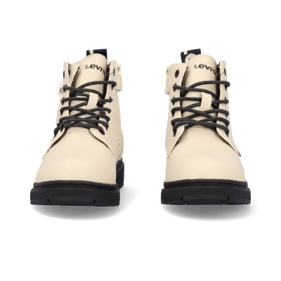 Botas Levi's bege com atacadores pretos em fundo branco