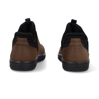 Sapatilhas castanho escuro com detalhe preto vista de trás