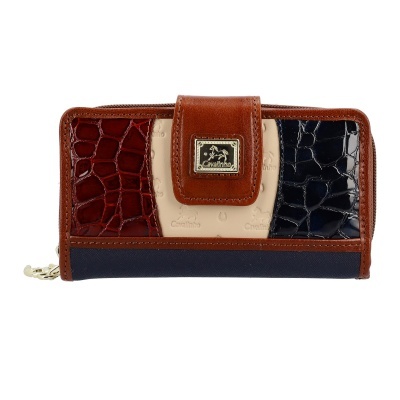Carteira feminina de couro com textura de croco e detalhe em relevo com fecho castanho