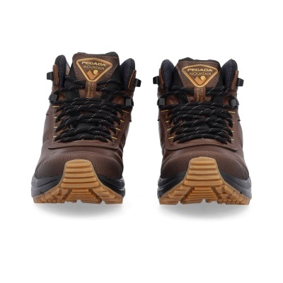 Botas de montanha castanhas com atacadores pretos e sola castanha