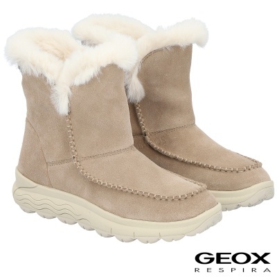 Botas femininas Geox bege com interior de pelúcia branca e sola branca