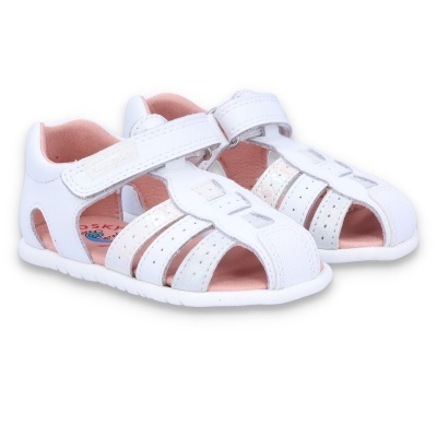 Sandálias infantis brancas com fecho de velcro e interior rosa
