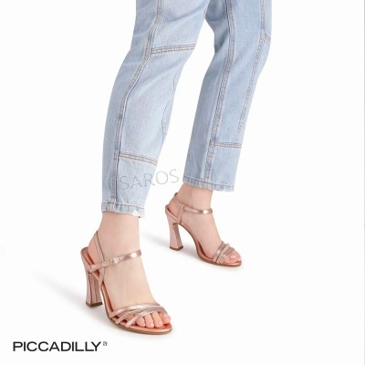 Sandálias de salto alto metálicas rosa dourado com tiras finas e fivela