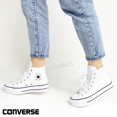Ténis Converse brancos cano alto com sola espessa e logo preto