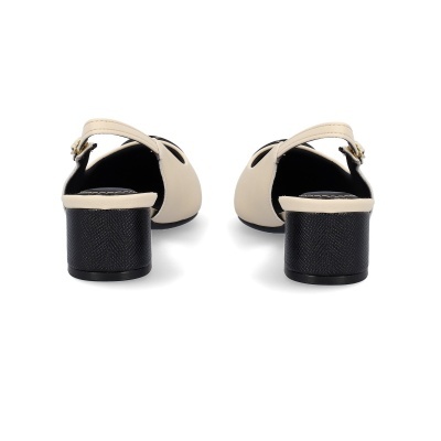 Sapatos femininos bege com salto preto