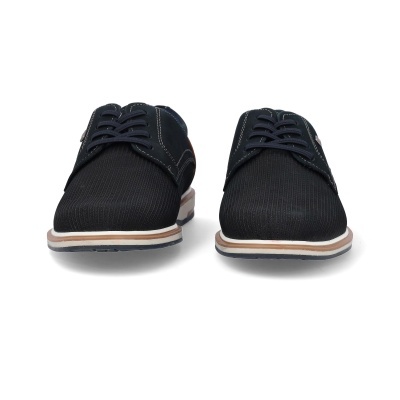 Sapatos masculinos pretos com padrões texturizados e sola branca com detalhes castanhos