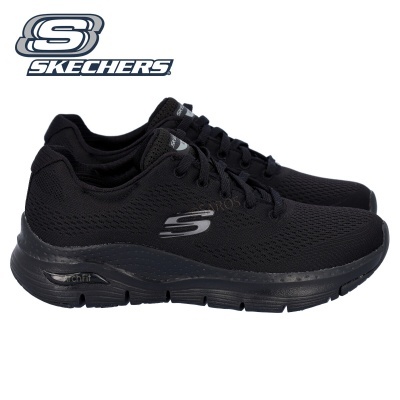 Sapatilhas Skechers pretas com sola preta e logo prateado