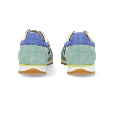 Ténis coloridos New Love Motion vistos de trás