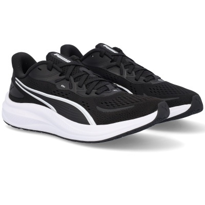 Sapatilhas desportivas pretas com sola branca e detalhes brancos da Puma