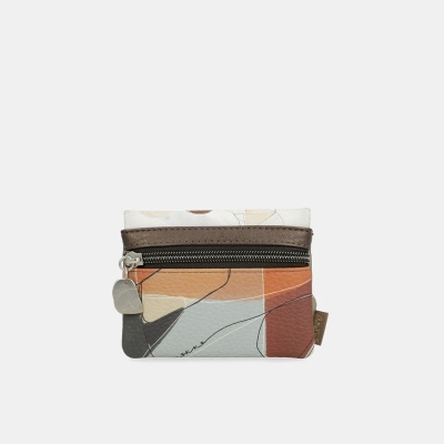 Carteira pequena com padrão geométrico em tons terra e cinza com fecho éclair metálico
