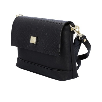 Mala preta de senhora com textura imitação pele e fivela dourada