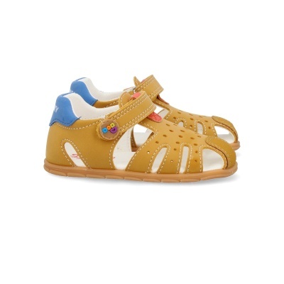 Sandálias infantis castanhas com detalhes azuis e fecho em velcro