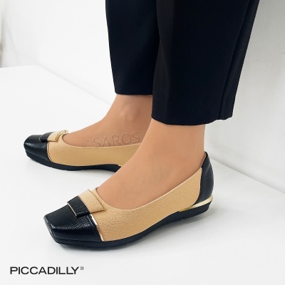 Sapatos rasos femininos bege e pretos com fivela na frente