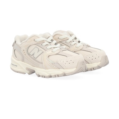 Sapatilhas desportivas bege e cinza New Balance com sola branca