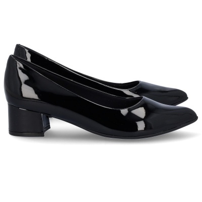 Sapatos femininos pretos de salto baixo em verniz